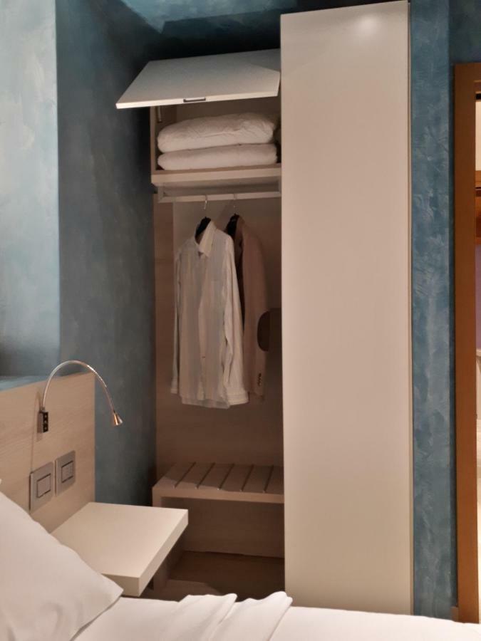 Camera Matrimoniale/Doppia con Letti Singoli con Bagno Privato
